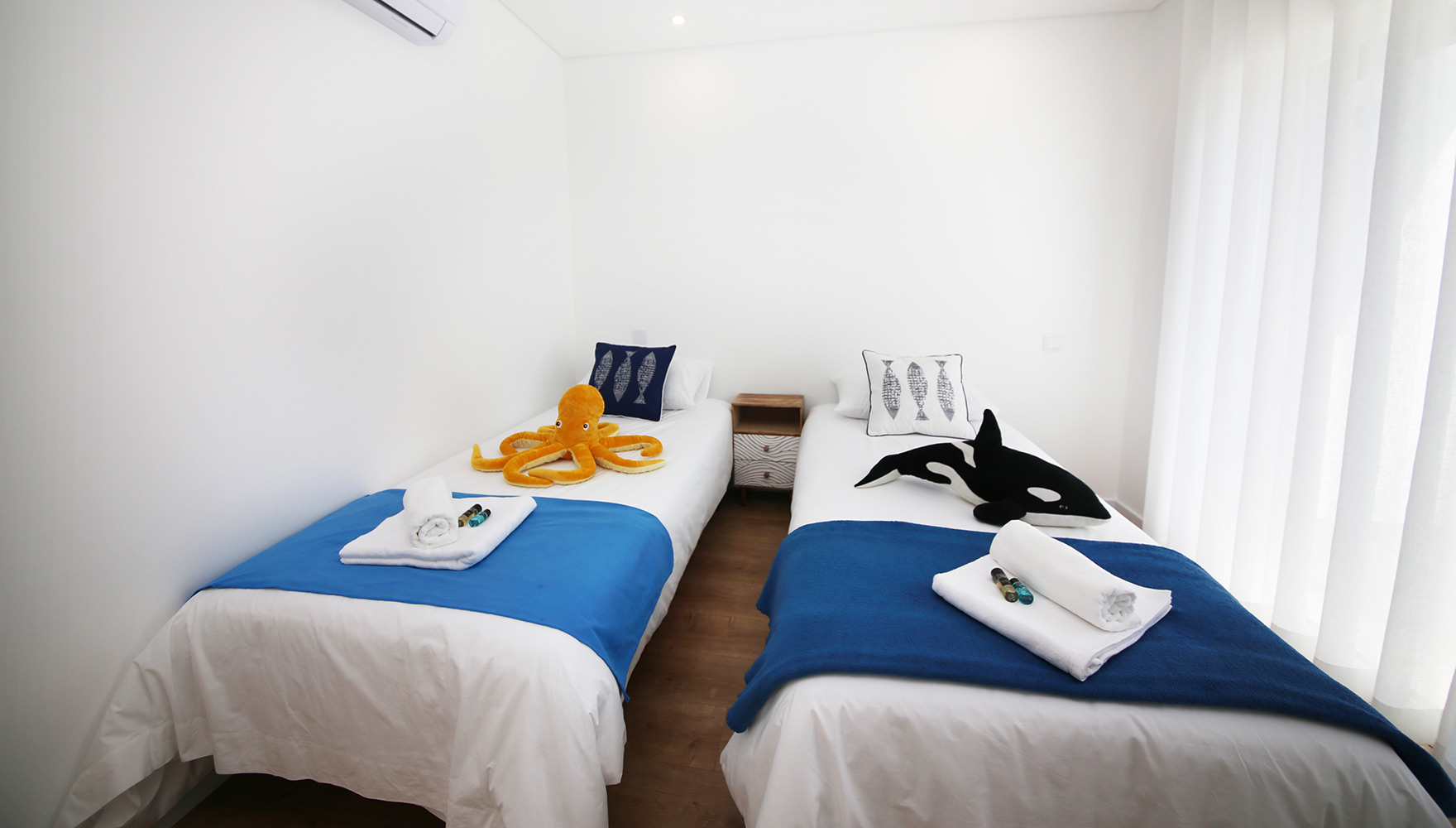 bedroom with single beds