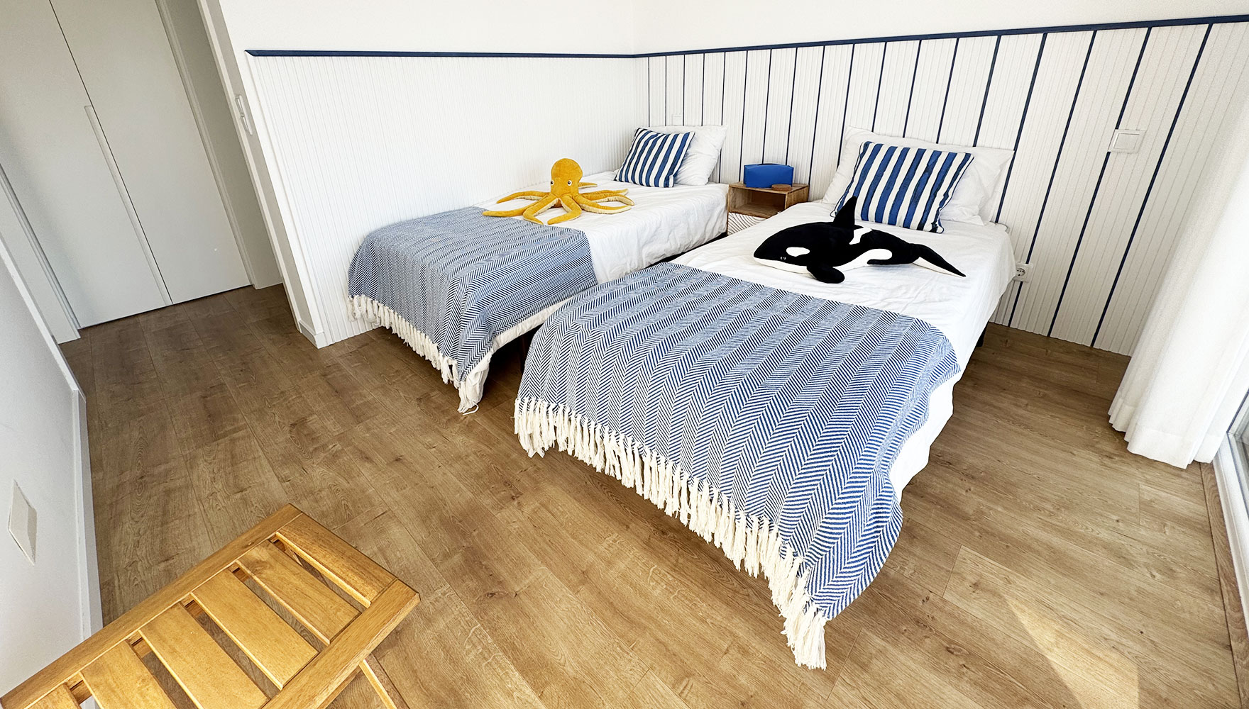 bedroom with single beds